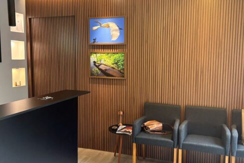Escritório comercial climatizado com sala de reunião disponível para a COP30